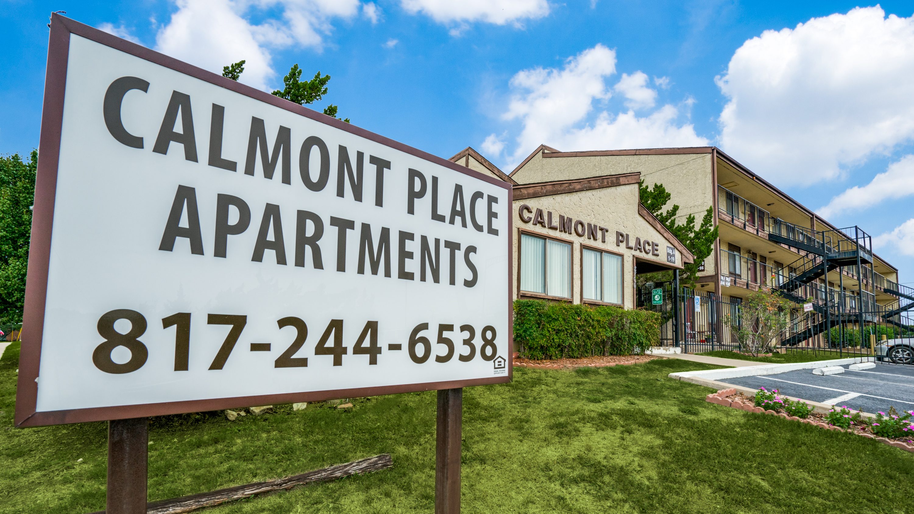 Signage and buildings for Calmont Place in Fort Worth, Texas.