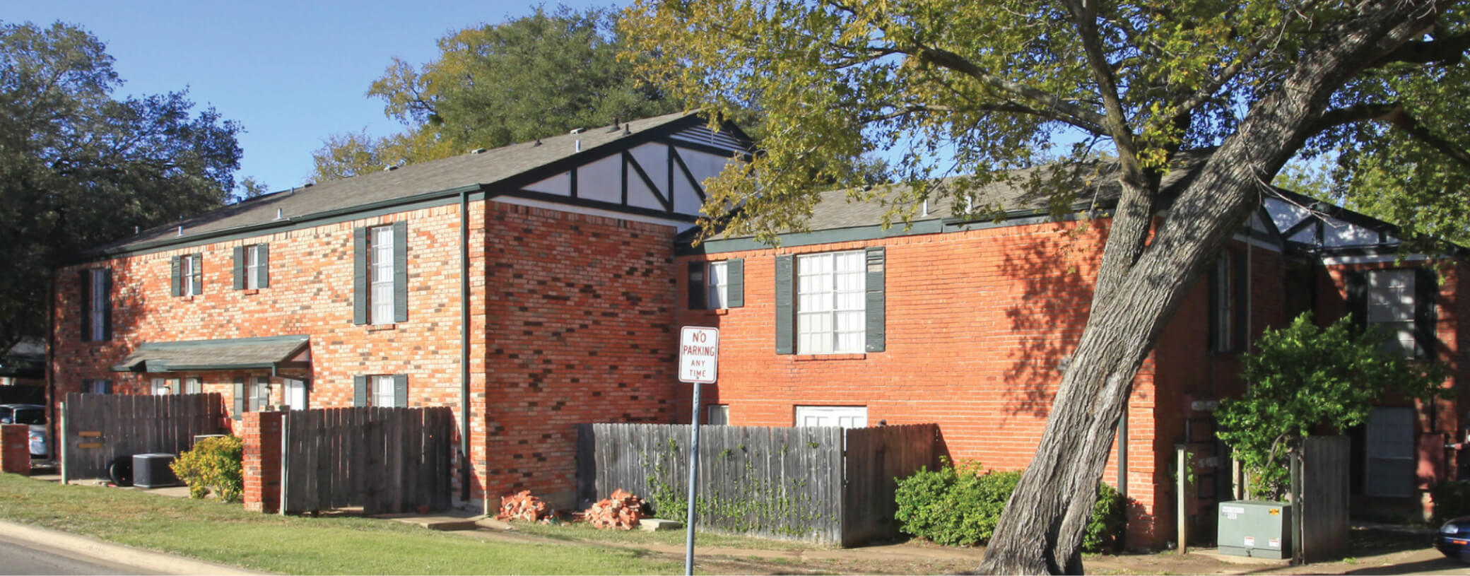 A view of a two-story building at Holly Oaks.