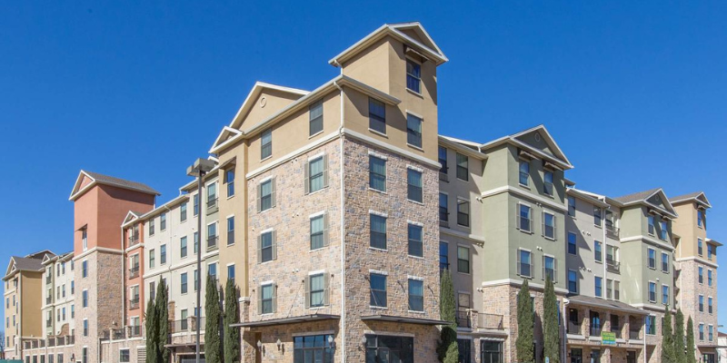Exterior view of Heritage Quarters, a mid-rise 374-bed student housing apartment in Waco.